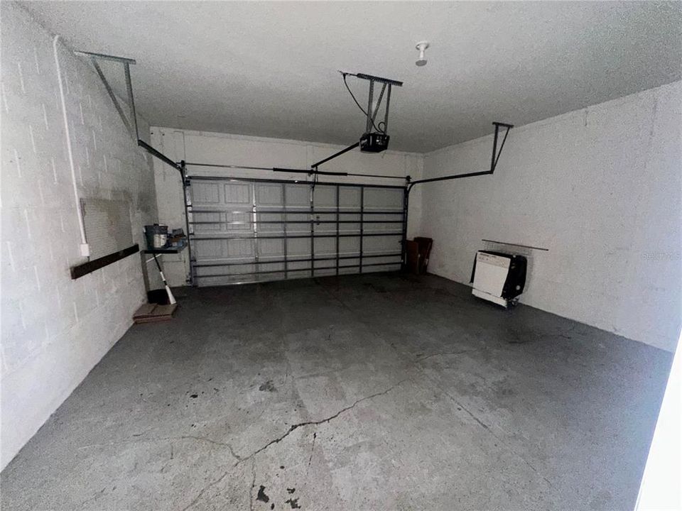 For Rent: $2,400 (3 beds, 2 baths, 1721 Square Feet)