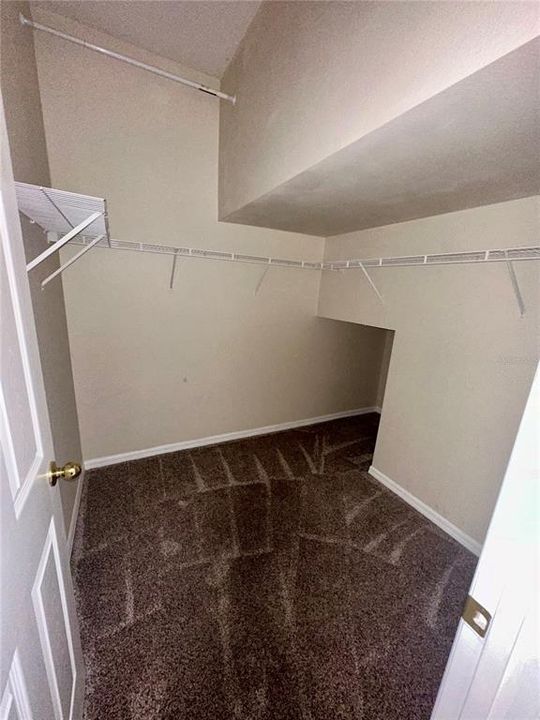 For Rent: $2,400 (3 beds, 2 baths, 1721 Square Feet)