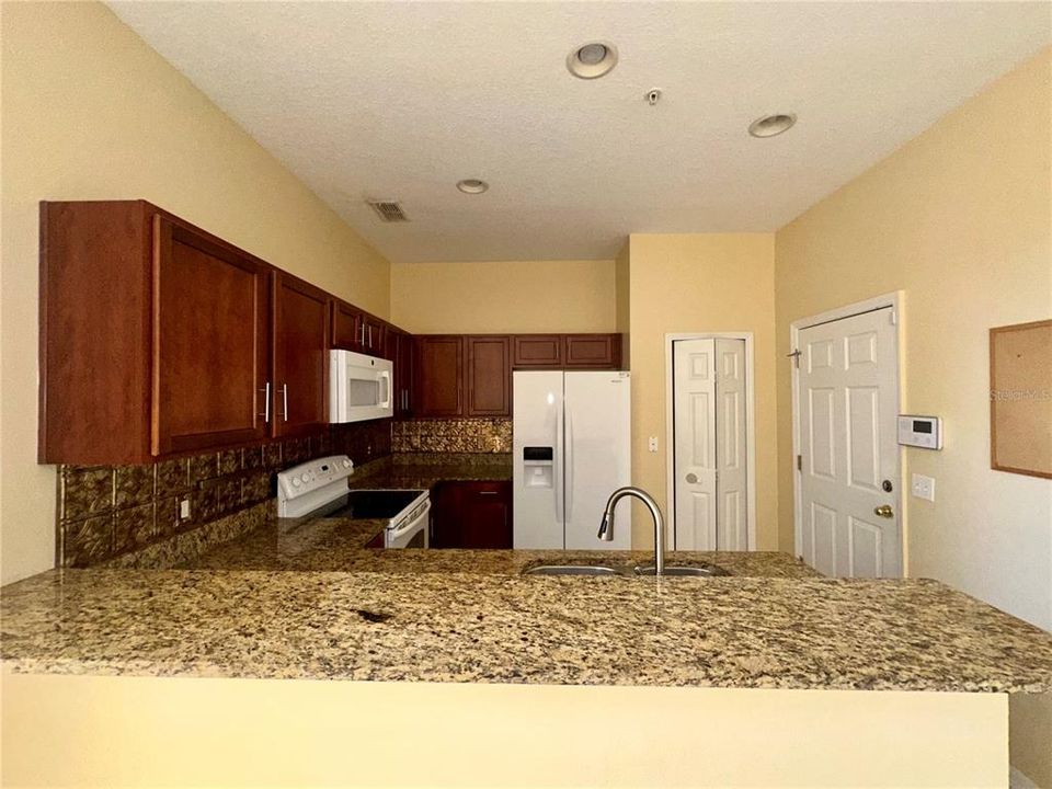 For Rent: $2,400 (3 beds, 2 baths, 1721 Square Feet)