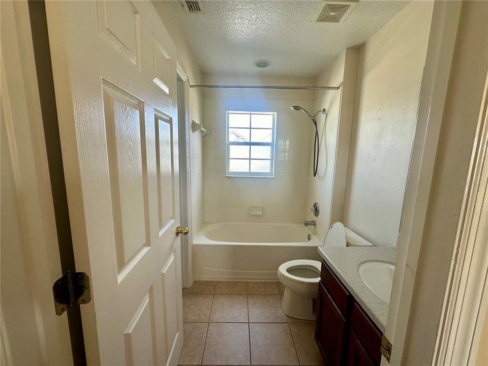 For Rent: $2,400 (3 beds, 2 baths, 1721 Square Feet)