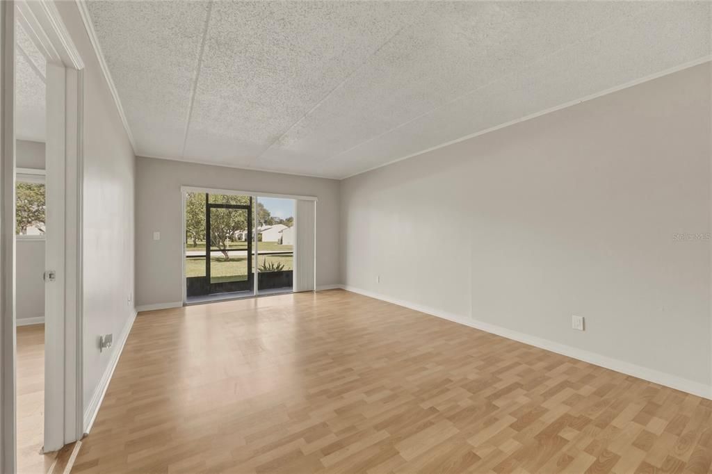 На продажу: $129,900 (1 спален, 1 ванн, 744 Квадратных фут)