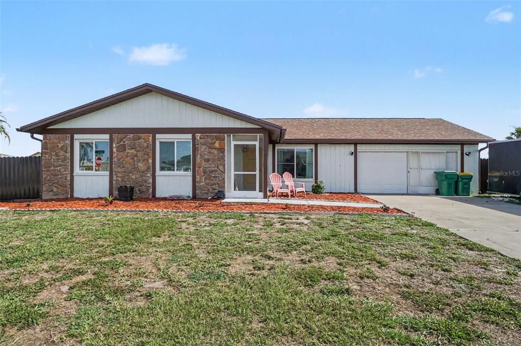 For Sale: $300,000 (3 beds, 2 baths, 1203 Square Feet)