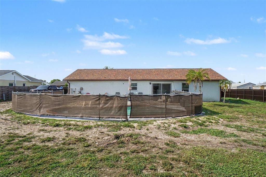 For Sale: $300,000 (3 beds, 2 baths, 1203 Square Feet)