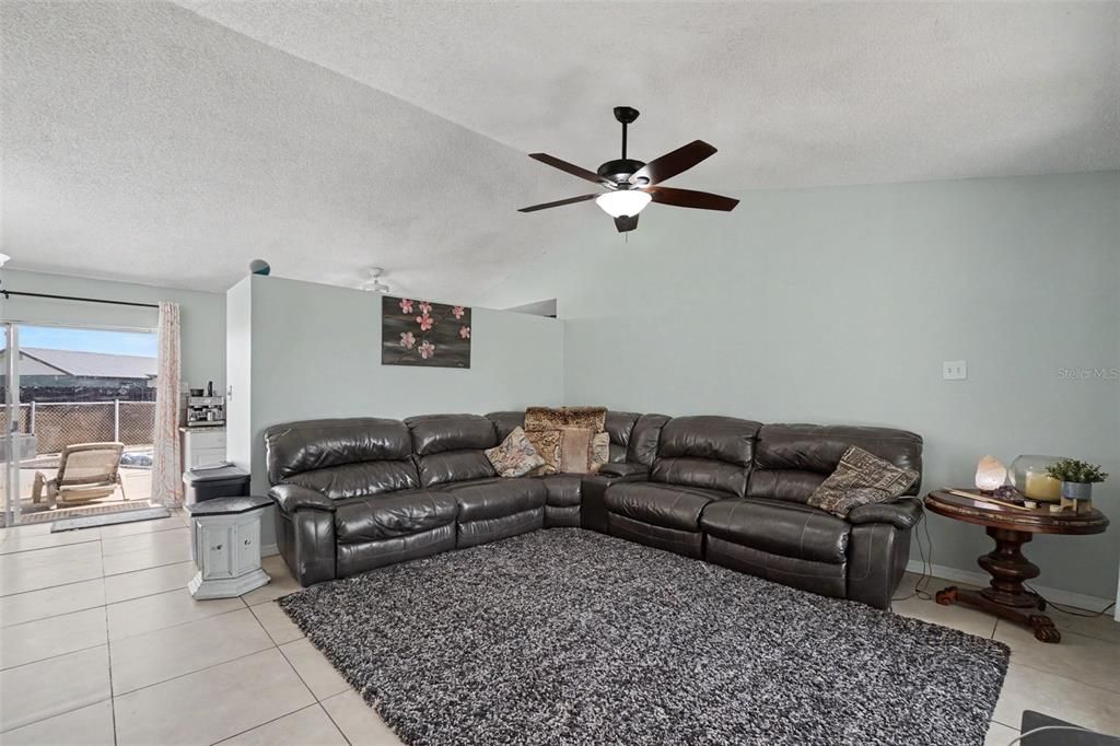 For Sale: $300,000 (3 beds, 2 baths, 1203 Square Feet)