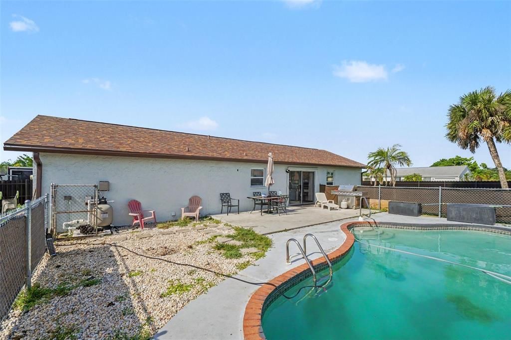 For Sale: $300,000 (3 beds, 2 baths, 1203 Square Feet)