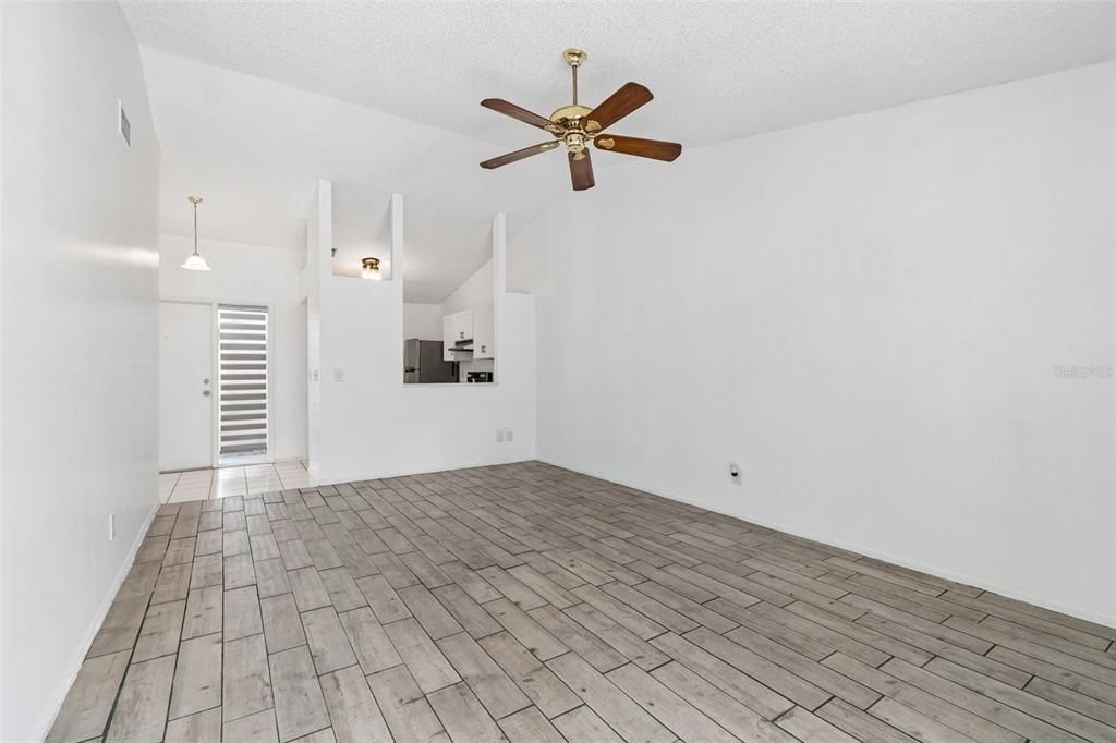 En Venta: $250,000 (2 camas, 1 baños, 855 Pies cuadrados)