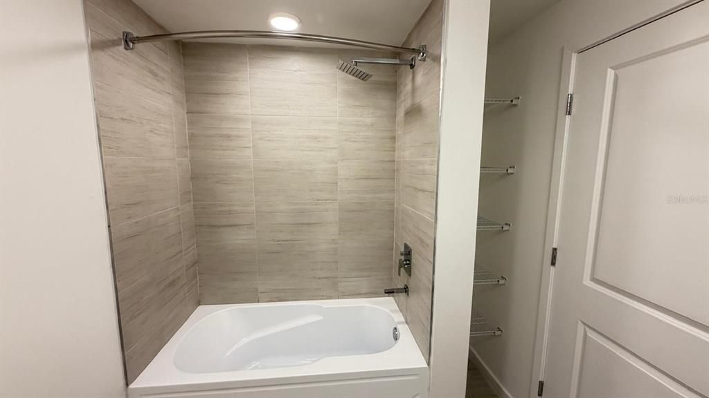 В аренду: $2,400 (3 спален, 2 ванн, 1085 Квадратных фут)