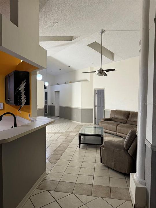 For Rent: $2,695 (3 beds, 2 baths, 1821 Square Feet)