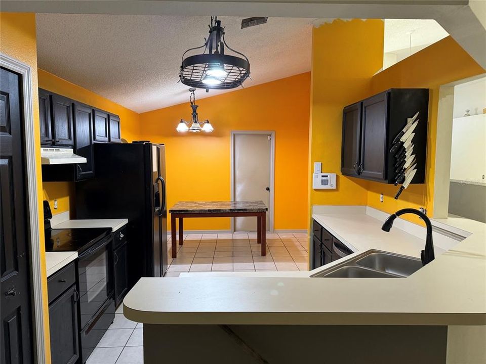 For Rent: $2,695 (3 beds, 2 baths, 1821 Square Feet)