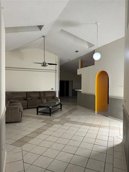 For Rent: $2,695 (3 beds, 2 baths, 1821 Square Feet)