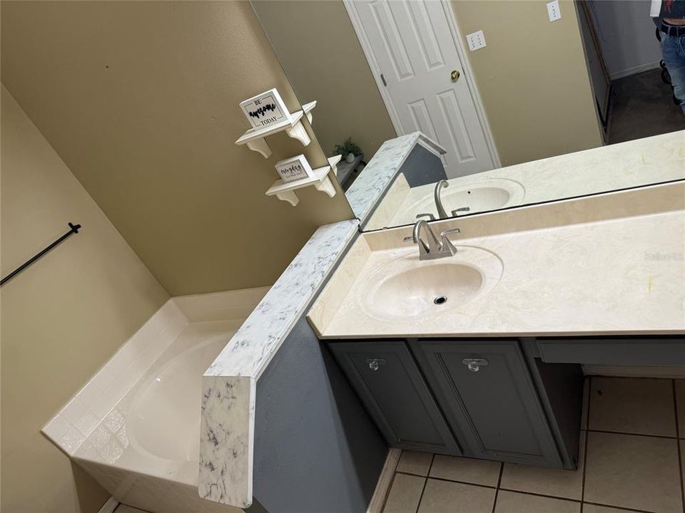 For Rent: $2,695 (3 beds, 2 baths, 1821 Square Feet)