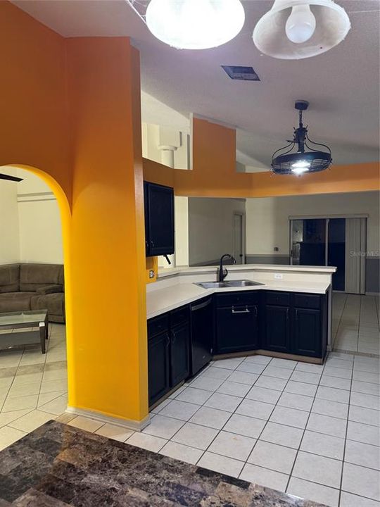 For Rent: $2,695 (3 beds, 2 baths, 1821 Square Feet)