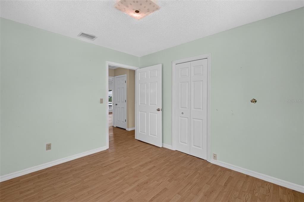 Activo con contrato: $396,900 (3 camas, 2 baños, 2100 Pies cuadrados)