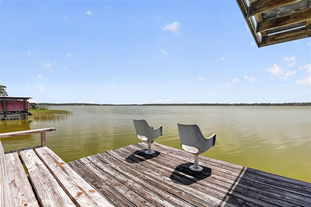 Activo con contrato: $396,900 (3 camas, 2 baños, 2100 Pies cuadrados)