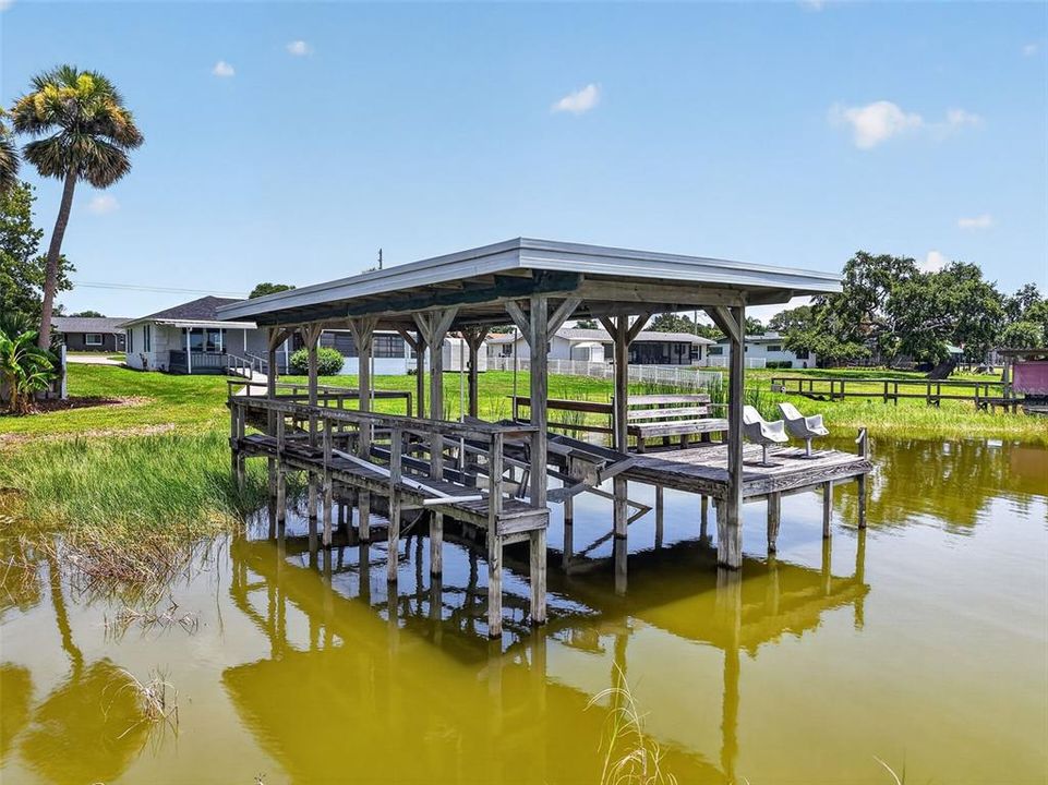 Activo con contrato: $396,900 (3 camas, 2 baños, 2100 Pies cuadrados)