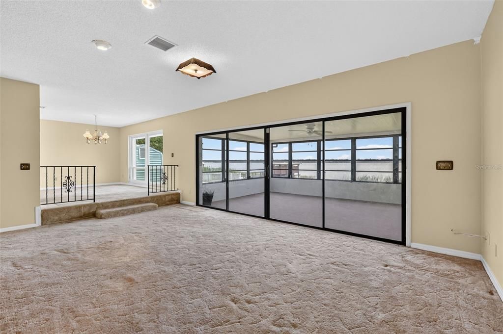 Activo con contrato: $396,900 (3 camas, 2 baños, 2100 Pies cuadrados)