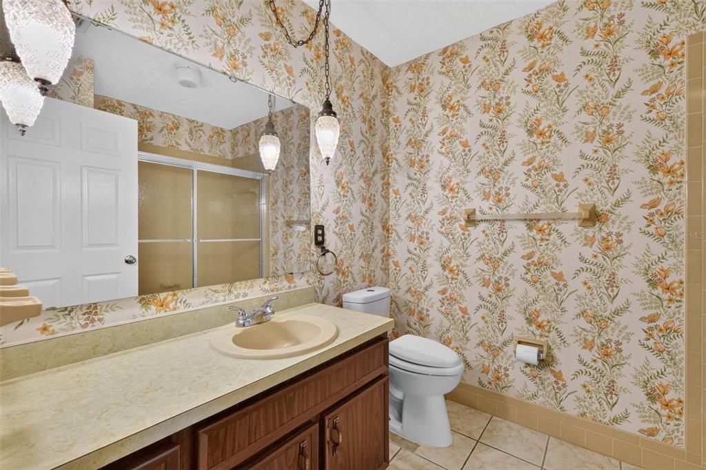 Activo con contrato: $396,900 (3 camas, 2 baños, 2100 Pies cuadrados)