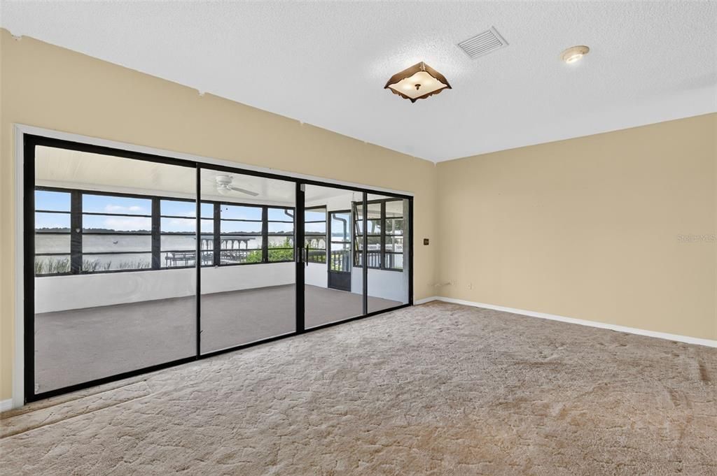 Activo con contrato: $396,900 (3 camas, 2 baños, 2100 Pies cuadrados)