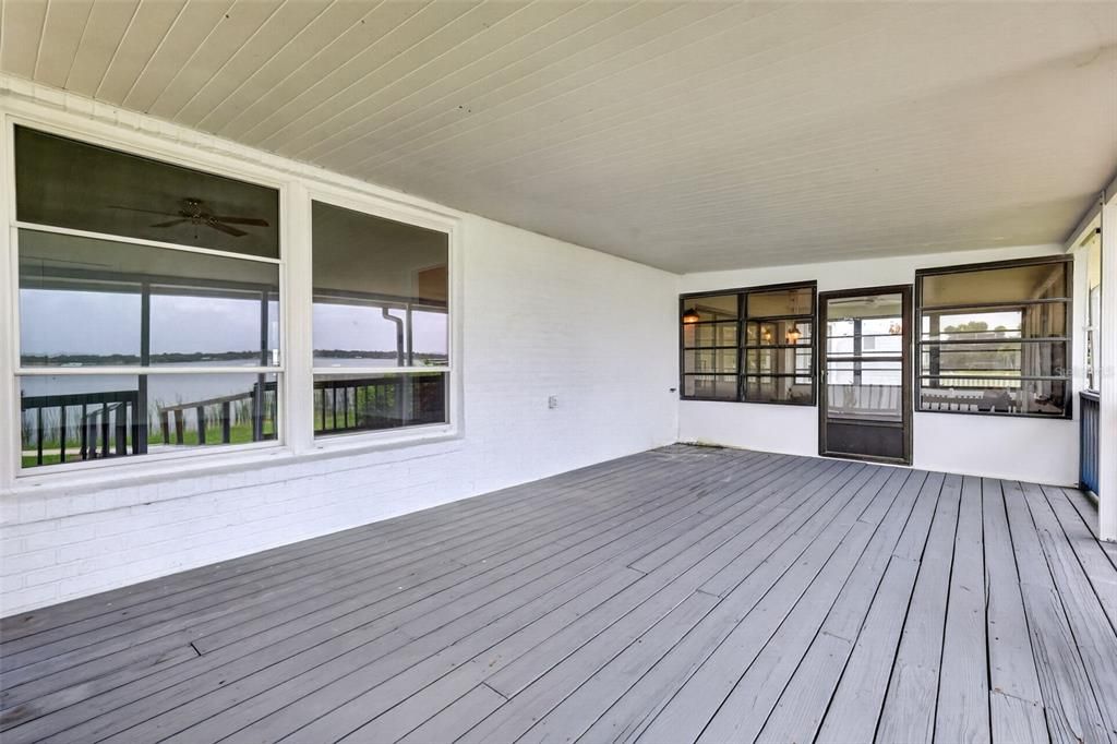 Activo con contrato: $396,900 (3 camas, 2 baños, 2100 Pies cuadrados)