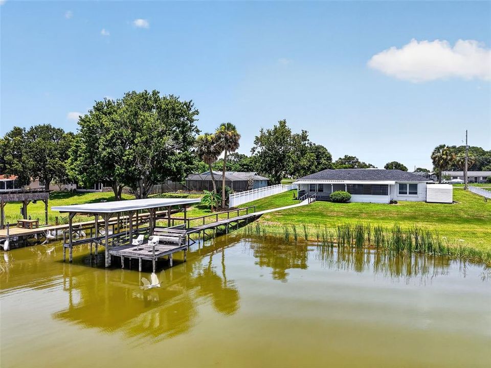 Activo con contrato: $396,900 (3 camas, 2 baños, 2100 Pies cuadrados)