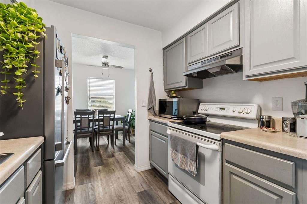В аренду: $1,950 (2 спален, 1 ванн, 909 Квадратных фут)
