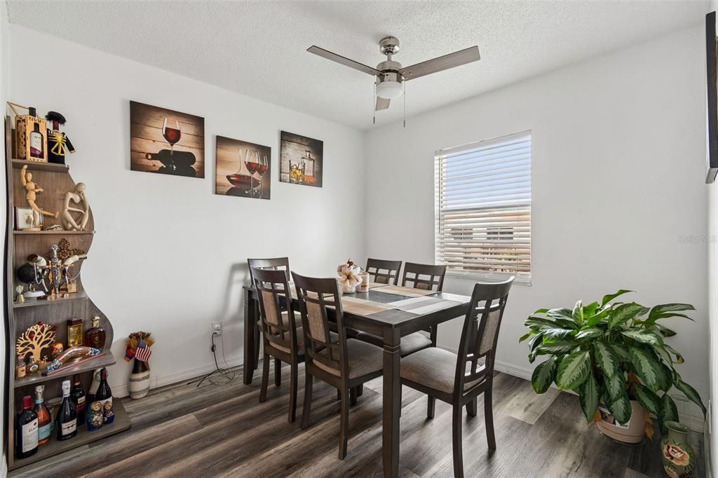 В аренду: $1,950 (2 спален, 1 ванн, 909 Квадратных фут)