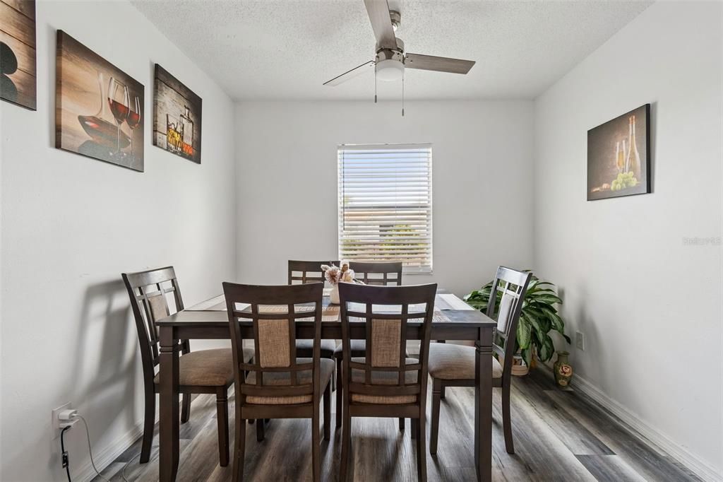 В аренду: $1,950 (2 спален, 1 ванн, 909 Квадратных фут)