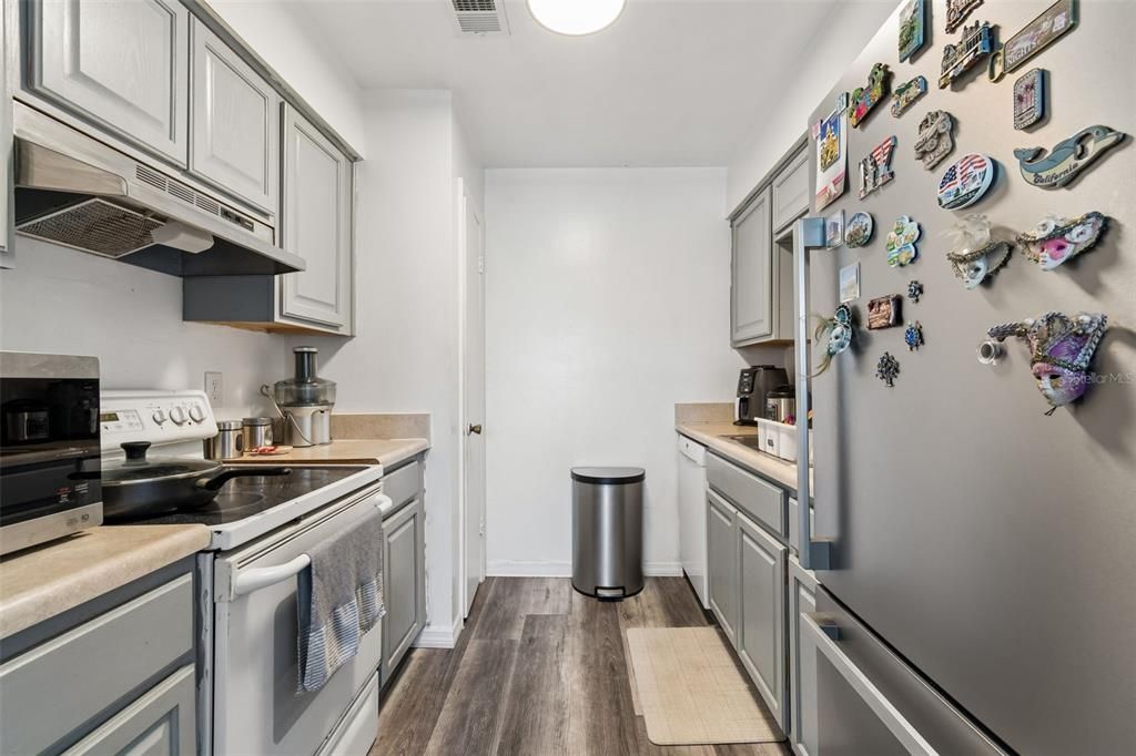В аренду: $1,950 (2 спален, 1 ванн, 909 Квадратных фут)