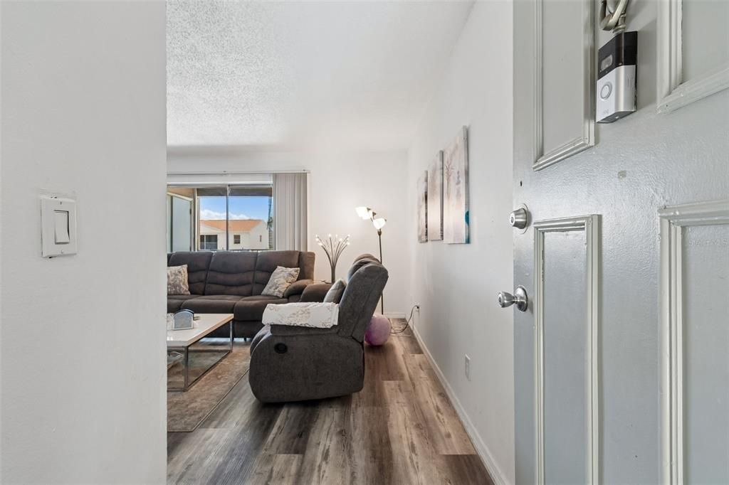 В аренду: $1,950 (2 спален, 1 ванн, 909 Квадратных фут)