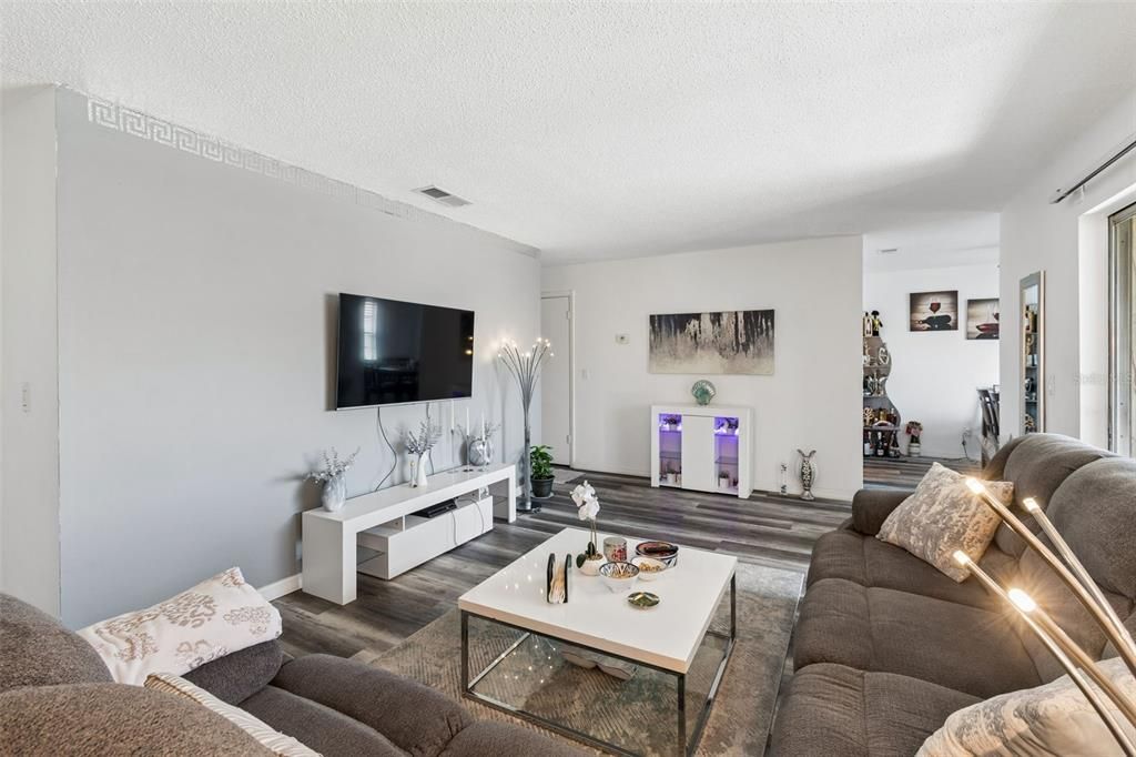 В аренду: $1,950 (2 спален, 1 ванн, 909 Квадратных фут)