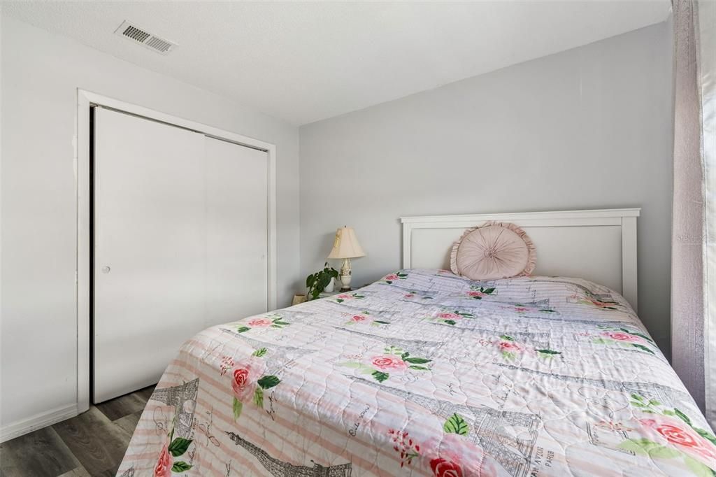 В аренду: $1,950 (2 спален, 1 ванн, 909 Квадратных фут)