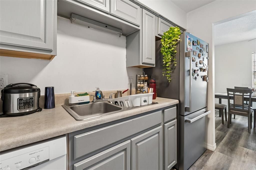 В аренду: $1,950 (2 спален, 1 ванн, 909 Квадратных фут)