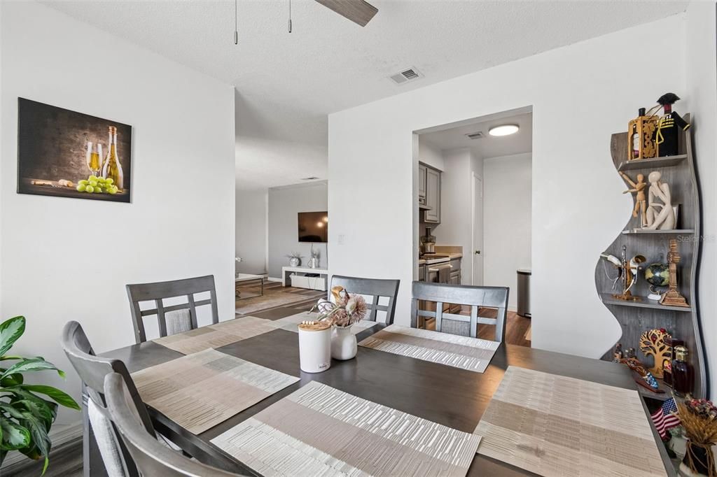 В аренду: $1,950 (2 спален, 1 ванн, 909 Квадратных фут)