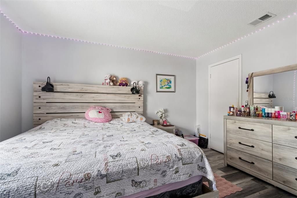 В аренду: $1,950 (2 спален, 1 ванн, 909 Квадратных фут)