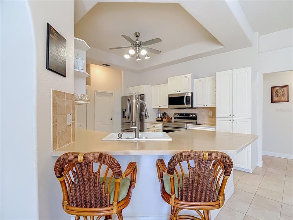 For Sale: $399,500 (3 beds, 3 baths, 2304 Square Feet)