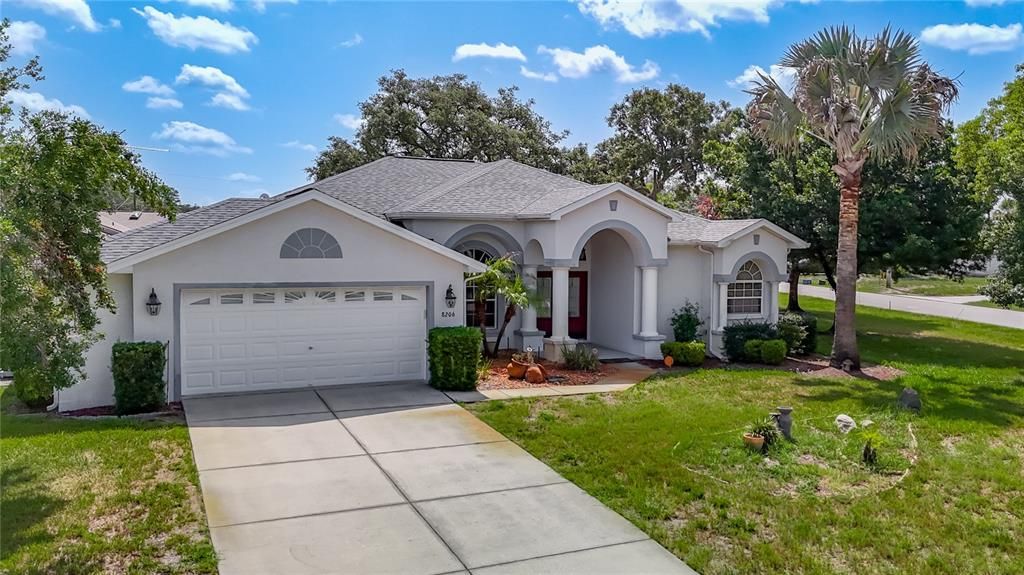 For Sale: $399,500 (3 beds, 3 baths, 2304 Square Feet)