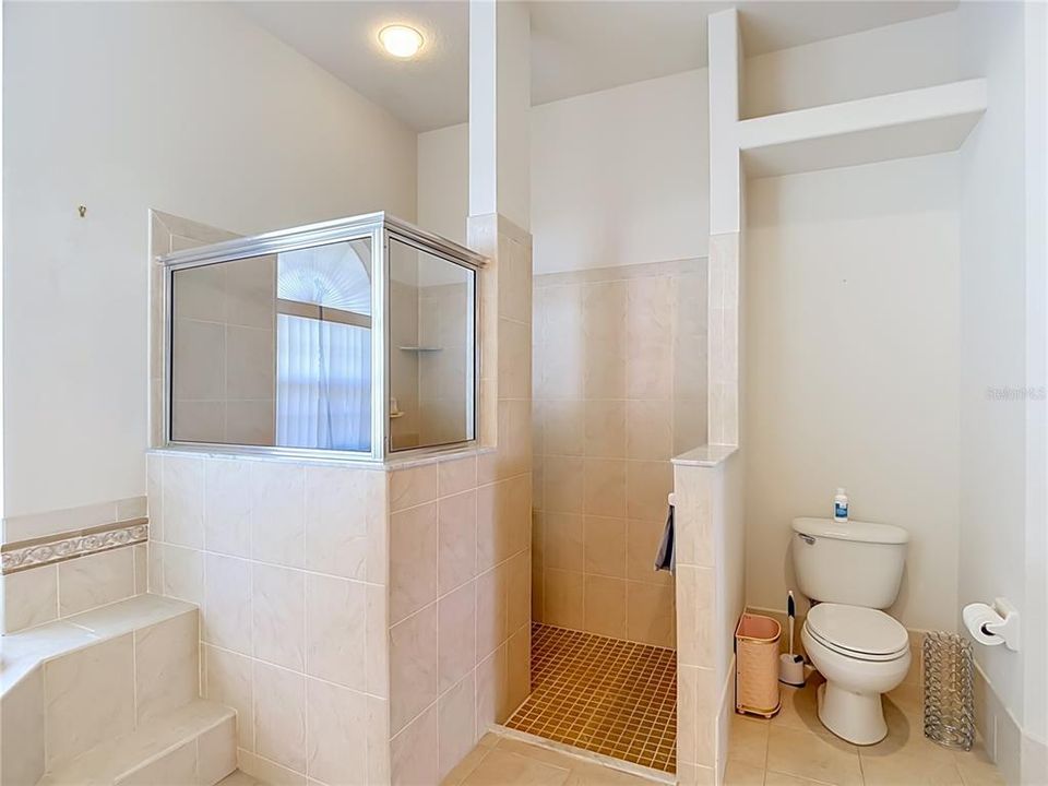 For Sale: $399,500 (3 beds, 3 baths, 2304 Square Feet)