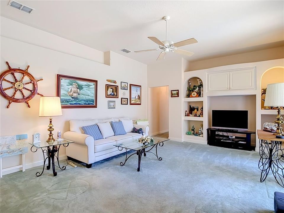 For Sale: $399,500 (3 beds, 3 baths, 2304 Square Feet)