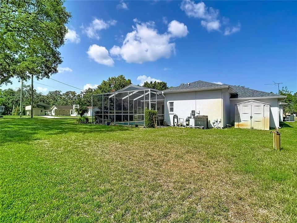 For Sale: $399,500 (3 beds, 3 baths, 2304 Square Feet)