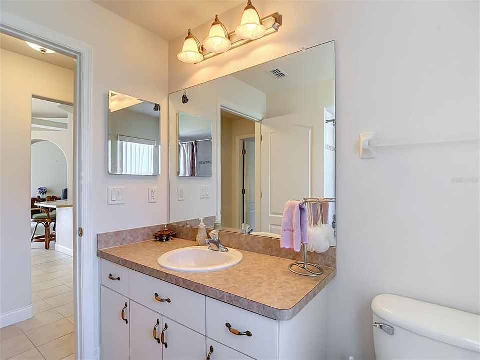For Sale: $399,500 (3 beds, 3 baths, 2304 Square Feet)