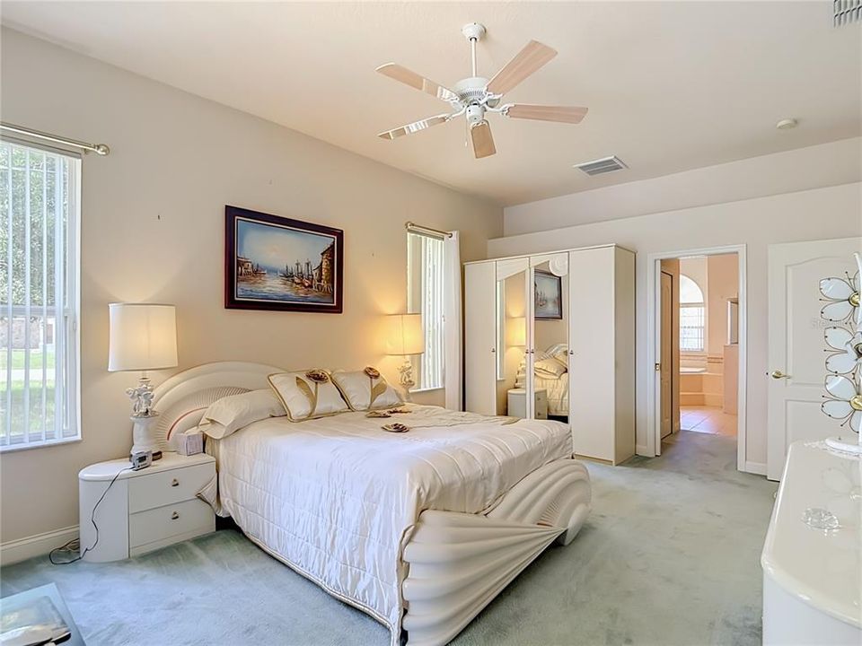 For Sale: $399,500 (3 beds, 3 baths, 2304 Square Feet)