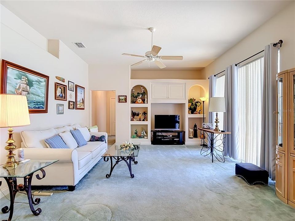 For Sale: $399,500 (3 beds, 3 baths, 2304 Square Feet)