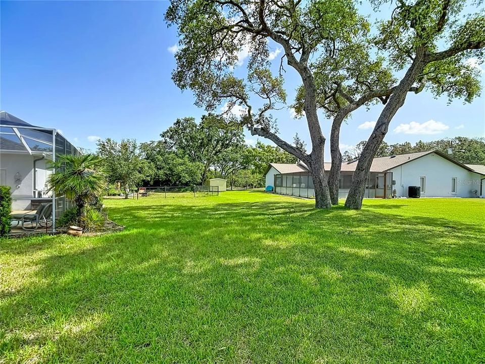 For Sale: $399,500 (3 beds, 3 baths, 2304 Square Feet)