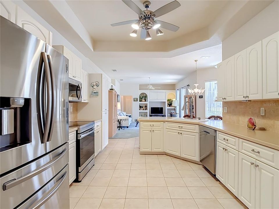 For Sale: $399,500 (3 beds, 3 baths, 2304 Square Feet)