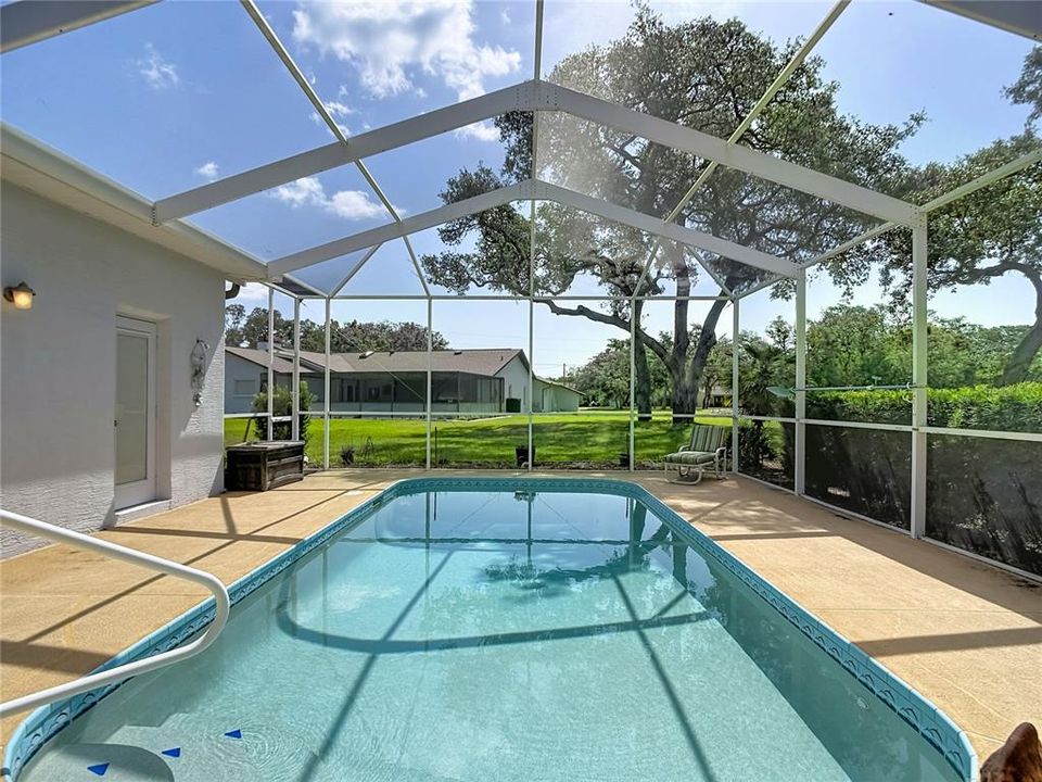 For Sale: $399,500 (3 beds, 3 baths, 2304 Square Feet)