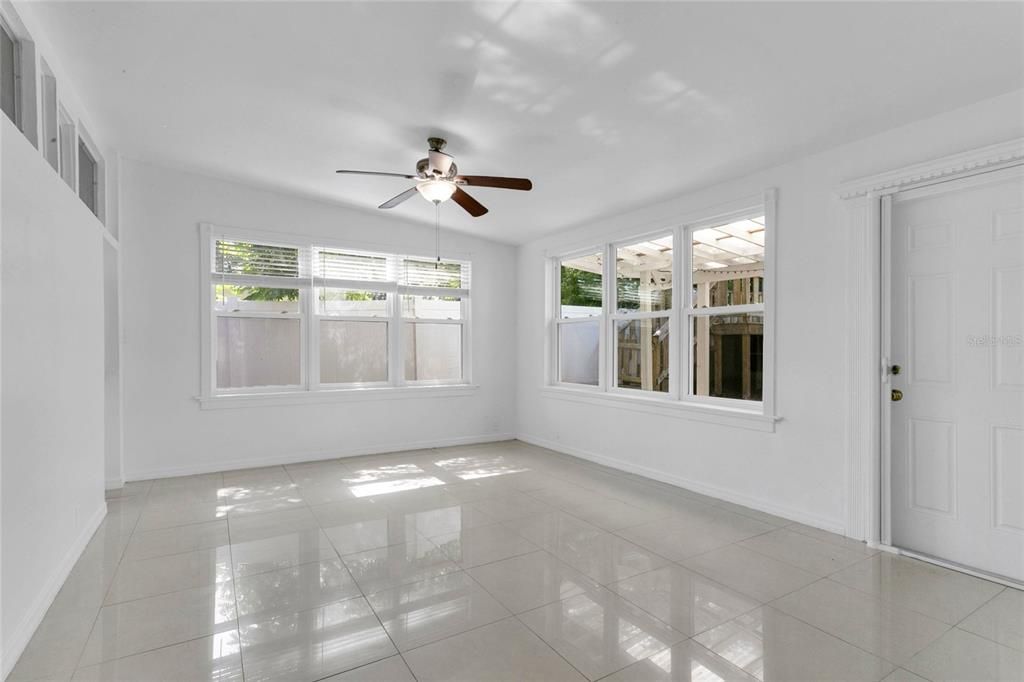For Sale: $310,000 (3 beds, 2 baths, 1606 Square Feet)