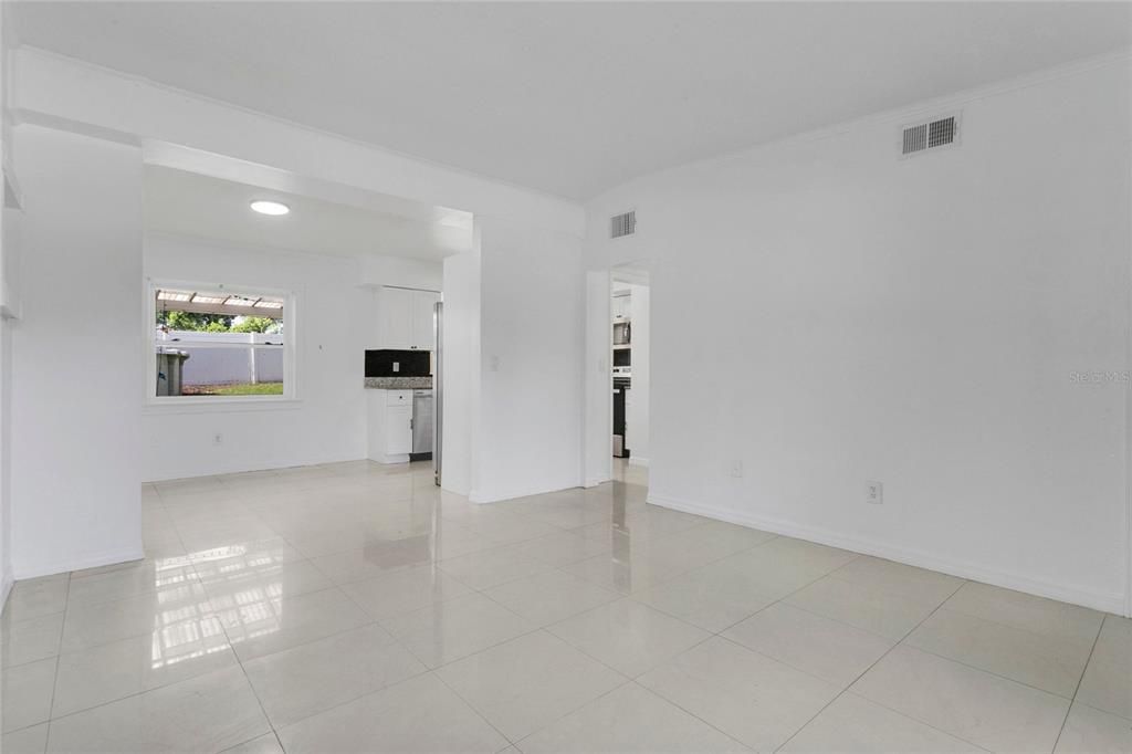 For Sale: $310,000 (3 beds, 2 baths, 1606 Square Feet)