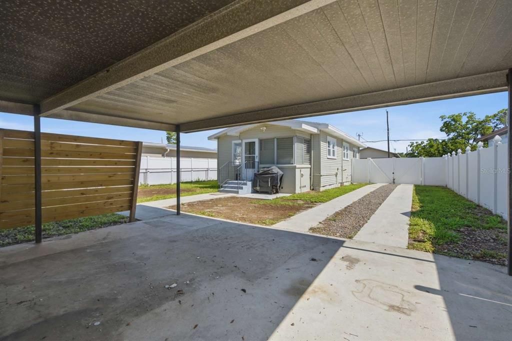 For Sale: $344,000 (2 beds, 1 baths, 808 Square Feet)