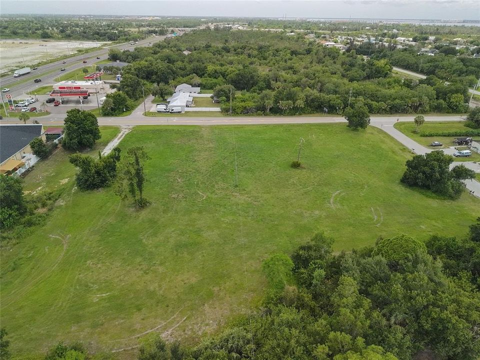 待售: $330,000 (2.33 acres)