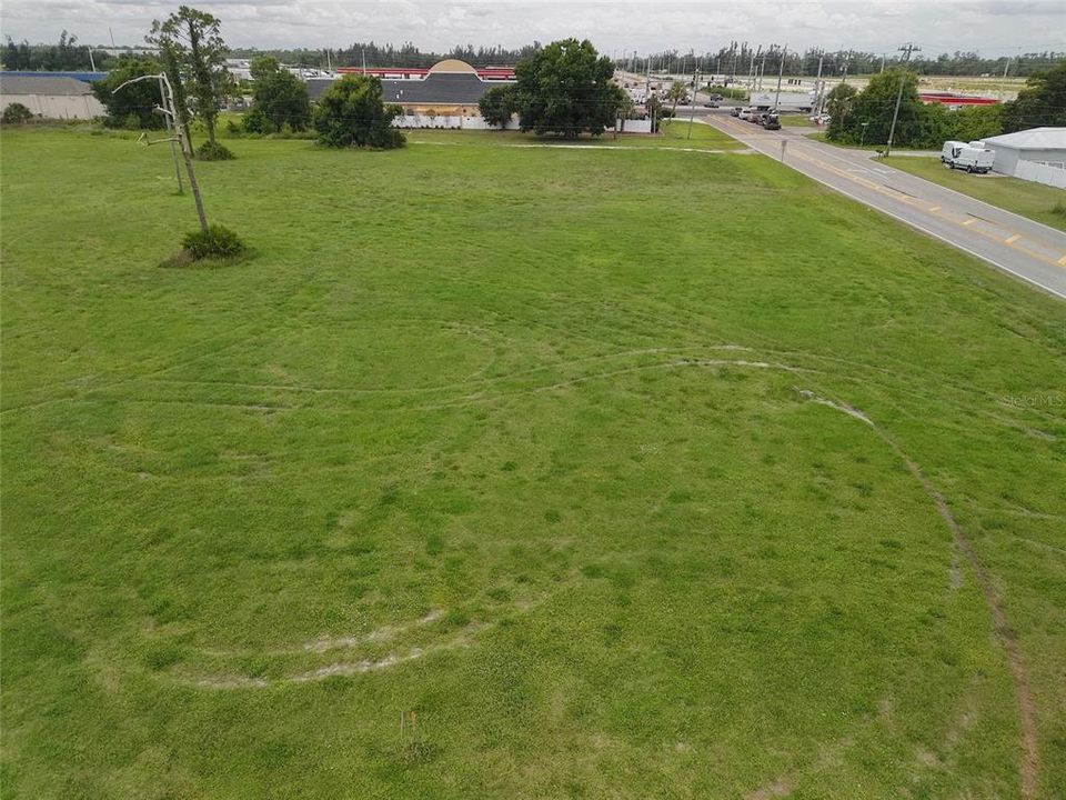 待售: $330,000 (2.33 acres)